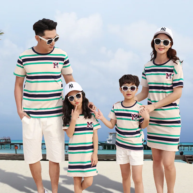2pcs Family Matching Outfits Father Son Shirt+shorts Striped Mommy and Me Mom and Daughter Dresses Summer Family Match Clothes
2pcs Family Matching Outfits Father Son Shirt+shorts Striped Mommy and Me Mom and Daughter Dresses Summer Family Match Clothes
