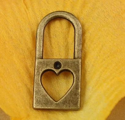 100pcs charm hollow Heart Lock pendant 26*12*2.2MM 1.5g Antique bronze Accessories Handmade earrings bracelet DIY Alloy trinket
100pcs charm hollow Heart Lock pendant 26*12*2.2MM 1.5g Antique bronze Accessories Handmade earrings bracelet DIY Alloy trinket