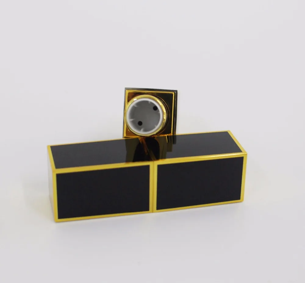 200pcs High-grade Laser Carving Process lipstick tube white and black color with gold ring
200pcs High-grade Laser Carving Process lipstick tube white and black color with gold ring