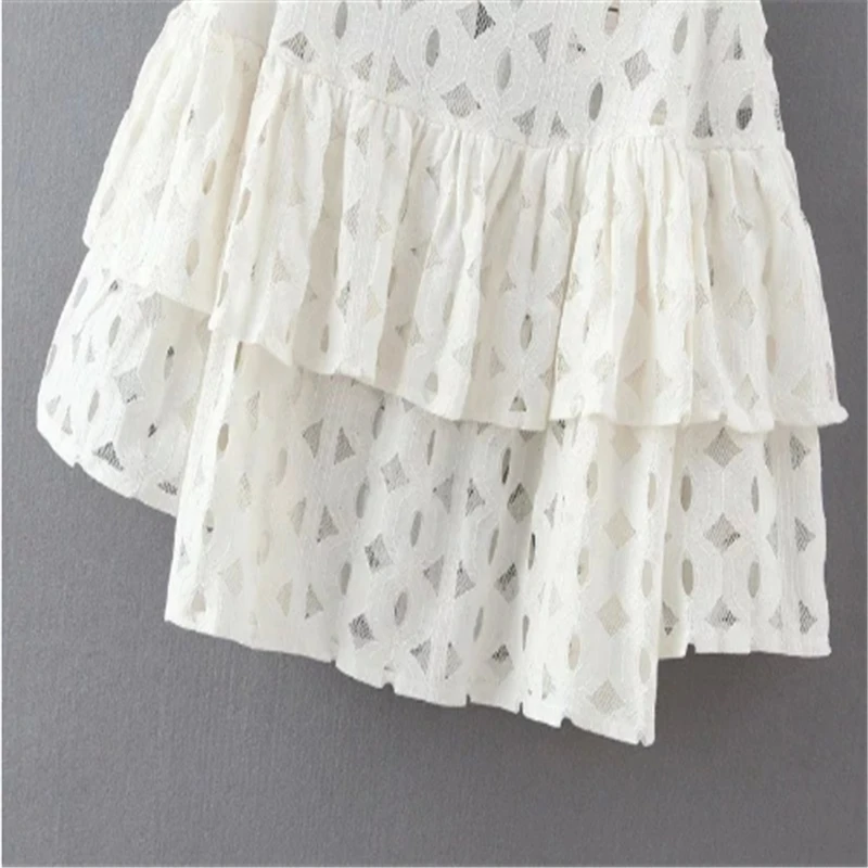 Fashion New Women Elegant White Lace Hollow Out Short Blouse Casual Ruffle Circle Shirts O-neck Sleeve Brand Tops A144
Fashion New Women Elegant White Lace Hollow Out Short Blouse Casual Ruffle Circle Shirts O-neck Sleeve Brand Tops A144
