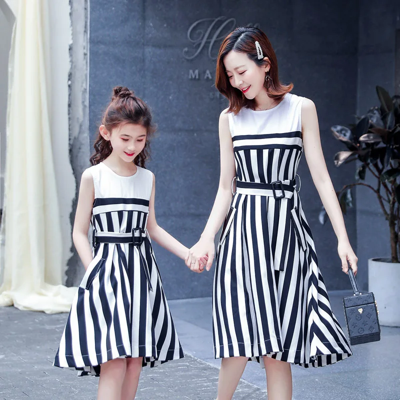 2019 Summer Sleeveless Dresses Mommy and me Stripe Dress Family Matching Outfits Mother Daughter Vacation Belt Fashion Clothes
2019 Summer Sleeveless Dresses Mommy and me Stripe Dress Family Matching Outfits Mother Daughter Vacation Belt Fashion Clothes