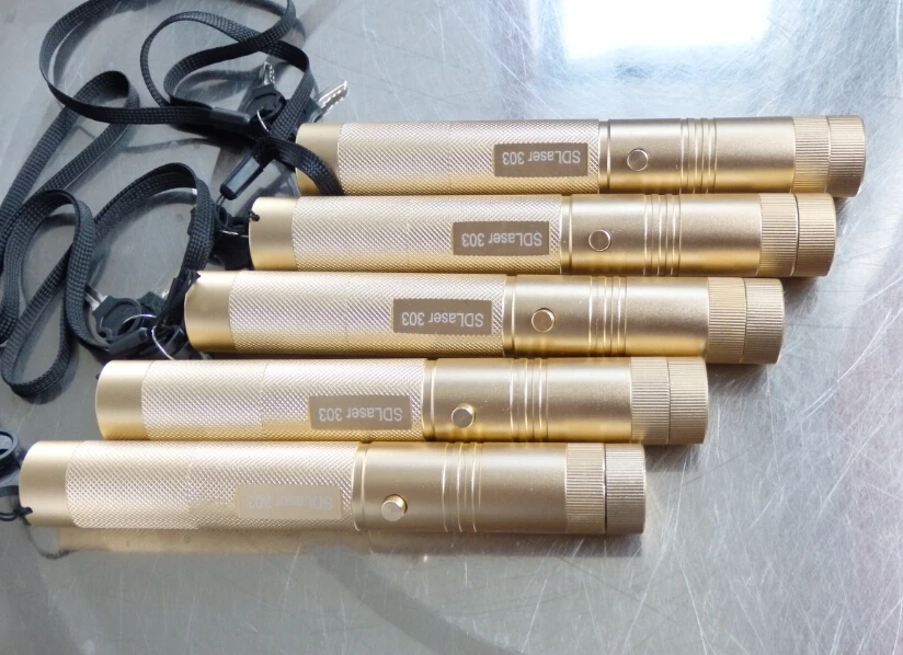 AAA Military supplies High power green laser pointers 100w 100000m 532nm Flashlight Light Burning Match,burn cigarettes+gift box
AAA Military supplies High power green laser pointers 100w 100000m 532nm Flashlight Light Burning Match,burn cigarettes+gift box