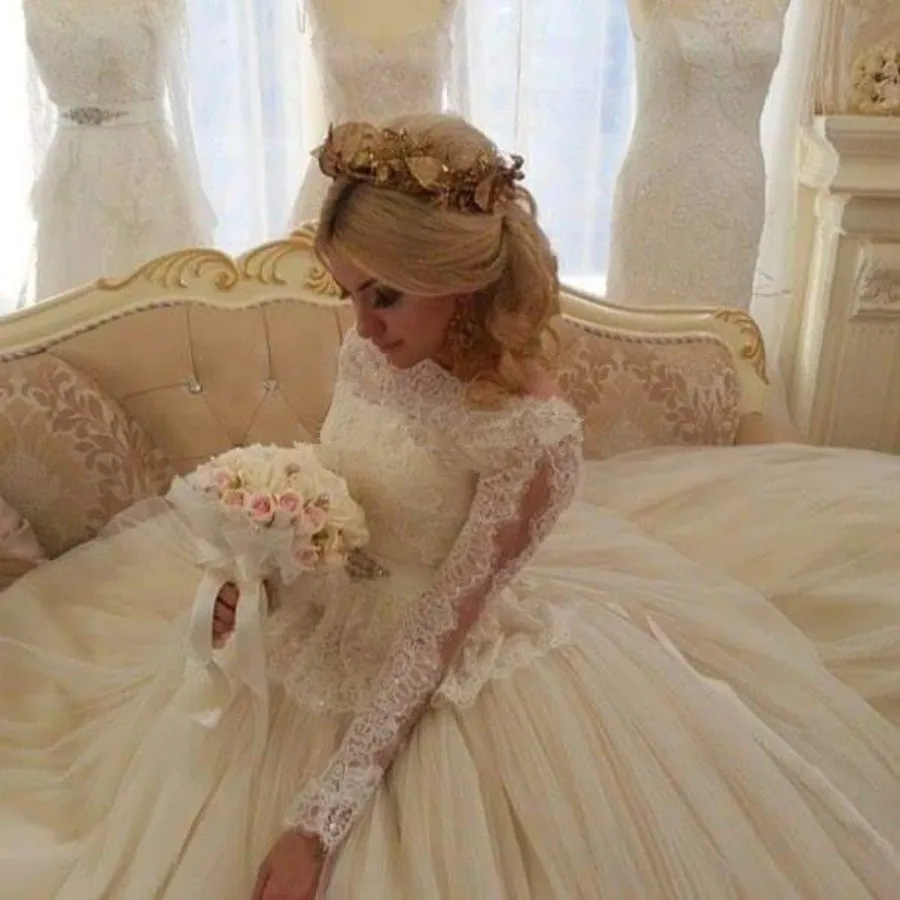 luxury Plus Size Vintage off the shoulder lace Wedding Dresses sexy appliques Wedding gown 2020 Bridal Gowns sweep train
luxury Plus Size Vintage off the shoulder lace Wedding Dresses sexy appliques Wedding gown 2020 Bridal Gowns sweep train