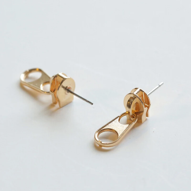1Pair Hot Cool Zipper Stud Earrings For Men Women Vintage Punk Rock Style Earring Girl Unique Funny Party Jewelry
1Pair Hot Cool Zipper Stud Earrings For Men Women Vintage Punk Rock Style Earring Girl Unique Funny Party Jewelry