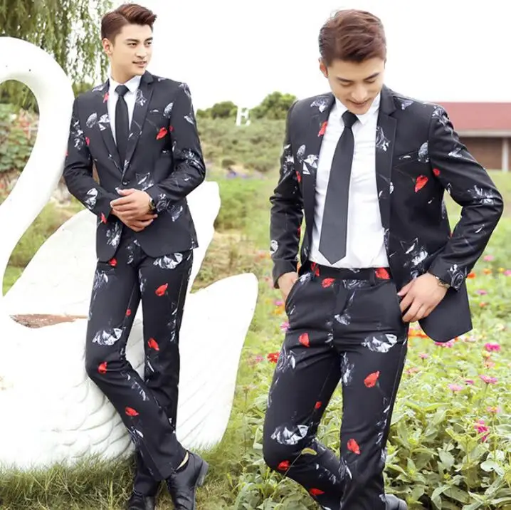 Black clothes men slim suits designs homme terno stage costumes for singers jacket men printing blazer dance star style dress
Black clothes men slim suits designs homme terno stage costumes for singers jacket men printing blazer dance star style dress