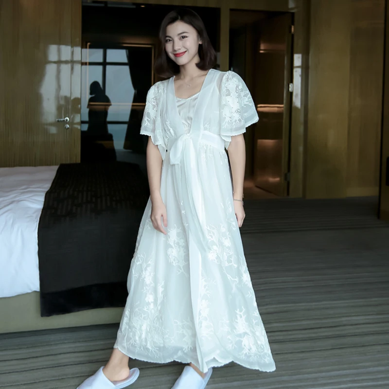 Summer Luxury Deep V Soft Silk Two Pieces Female White Robe Sets Short Sleeve Floral Long Nightgowns Loose Night Dress
Summer Luxury Deep V Soft Silk Two Pieces Female White Robe Sets Short Sleeve Floral Long Nightgowns Loose Night Dress