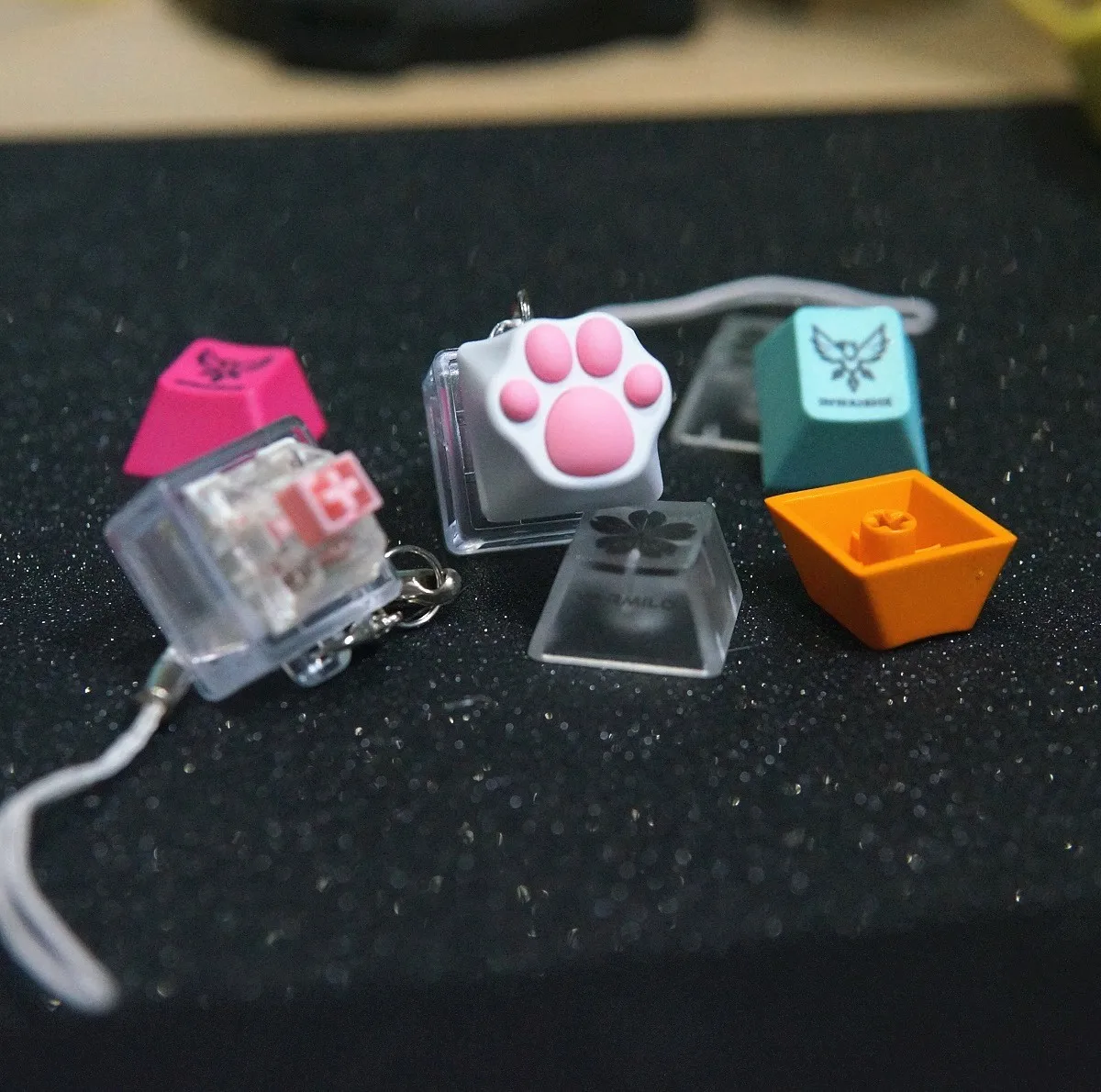 1pc zomo Aluminum & Silicone Kitty Paw Artisan Keycap cat pad CNC anodized aluminum body Compatible with Cherry MX switches
1pc zomo Aluminum & Silicone Kitty Paw Artisan Keycap cat pad CNC anodized aluminum body Compatible with Cherry MX switches