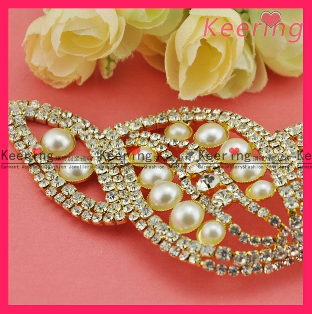 Pearl And Rhinestone Patch Embellishments Flatback Gold Color 18.5cm Length Wholesale Free Shipping WRE-062
Pearl And Rhinestone Patch Embellishments Flatback Gold Color 18.5cm Length Wholesale Free Shipping WRE-062