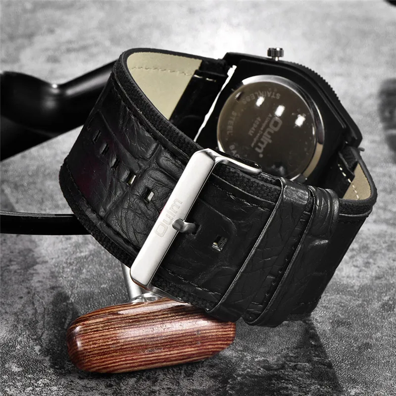 New Oulm Wrist Watch Men Casual Fashion Quartz Military Clock Wide Leather Compass Decoration Sport Male Watch erkek kol saati
New Oulm Wrist Watch Men Casual Fashion Quartz Military Clock Wide Leather Compass Decoration Sport Male Watch erkek kol saati
