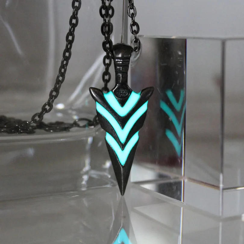 High Quality Glowing Green Arrow necklace GLOW in the DARK Luminous pike Pendants & Necklaces silver plated girls gift
High Quality Glowing Green Arrow necklace GLOW in the DARK Luminous pike Pendants & Necklaces silver plated girls gift