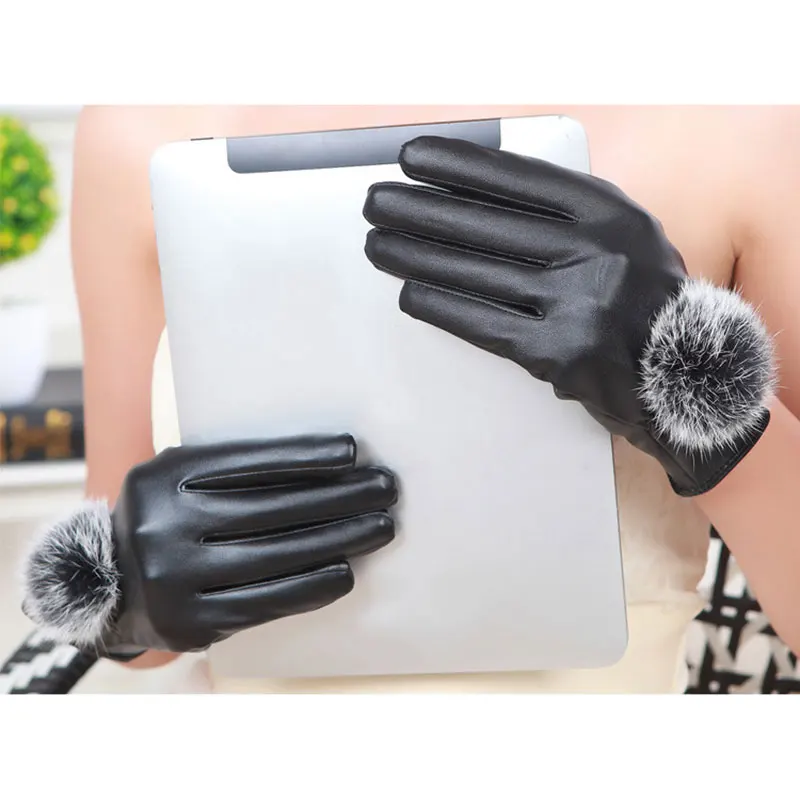 1Pair New Winter Soft Mittens Warm PU Leather Rabbit Fur Balls Female Gloves Touches Screen Women Gloves TC21
1Pair New Winter Soft Mittens Warm PU Leather Rabbit Fur Balls Female Gloves Touches Screen Women Gloves TC21
