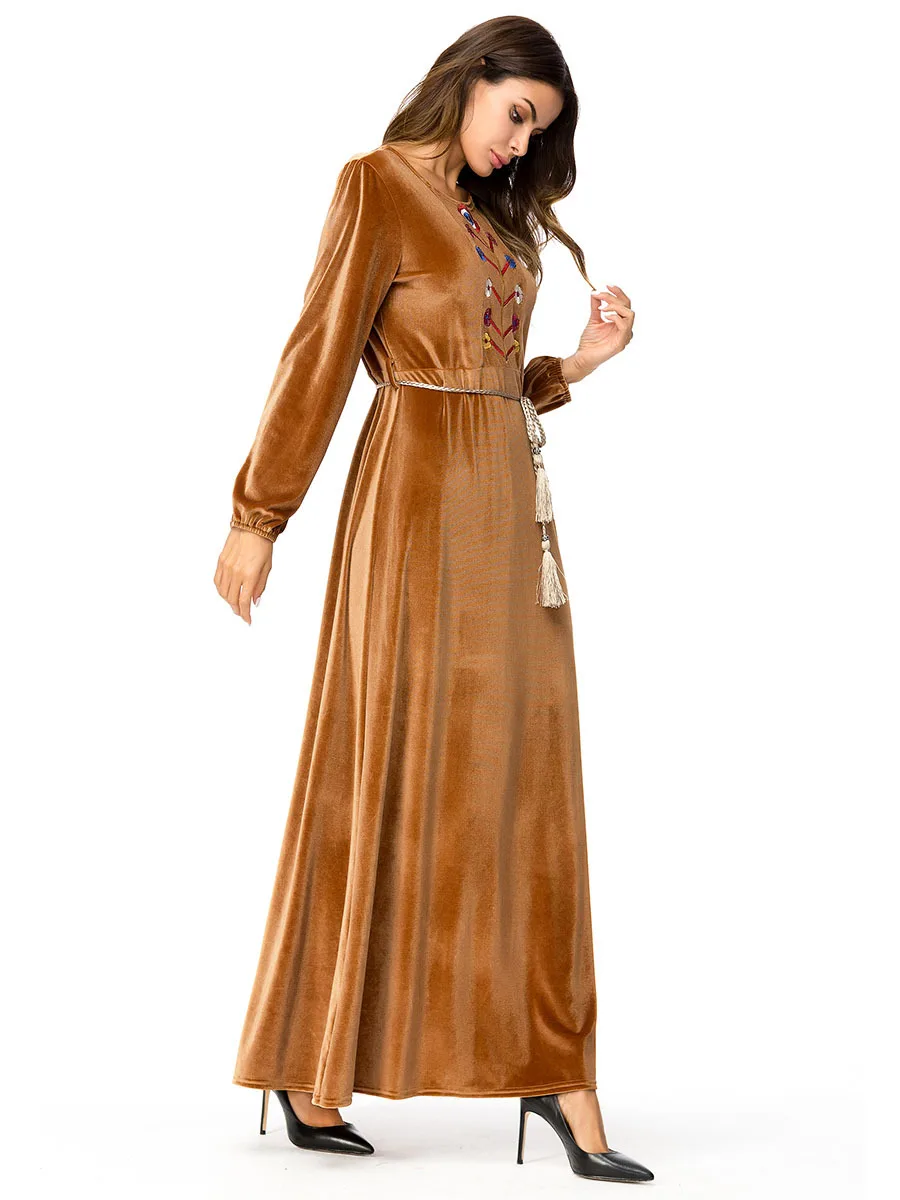 2018 Velour Muslim Abaya Dress Embroidery Autumn Winter Women Maxi Long Dress Vintage Middle East Arab Robes 7239
2018 Velour Muslim Abaya Dress Embroidery Autumn Winter Women Maxi Long Dress Vintage Middle East Arab Robes 7239
