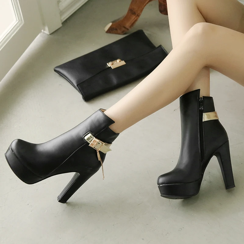 2019 Women's Fashion Casual round Toe side zipper Square Heel high heell metal chain decoration ankle boots Plus Size 34-43
2019 Women's Fashion Casual round Toe side zipper Square Heel high heell metal chain decoration ankle boots Plus Size 34-43