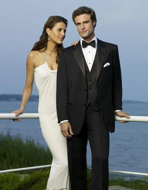 2018 Gentleman Style Black Mens Suits For Wedding Notched Lapel Prom Men Suits Slim Groomsmen Suit(jacket+pants+vest+Bow tie)
2018 Gentleman Style Black Mens Suits For Wedding Notched Lapel Prom Men Suits Slim Groomsmen Suit(jacket+pants+vest+Bow tie)