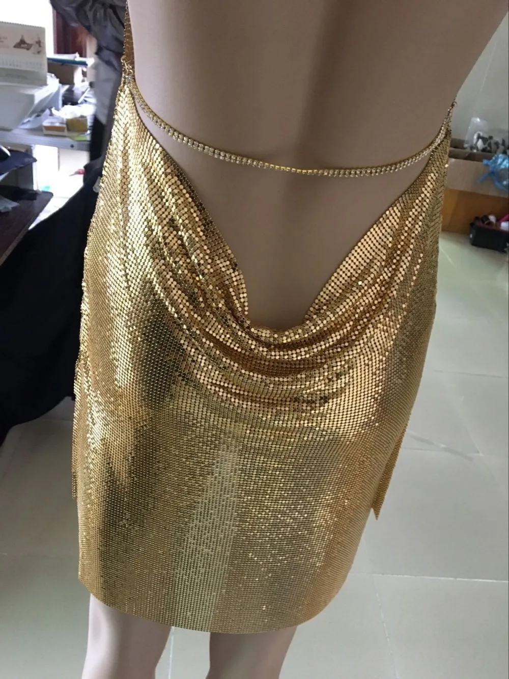 2018 Kendall Jenner's Sexy Halter Metal Party Dress Sexy sleeveless Deep-V halter Christmas party dress
2018 Kendall Jenner's Sexy Halter Metal Party Dress Sexy sleeveless Deep-V halter Christmas party dress