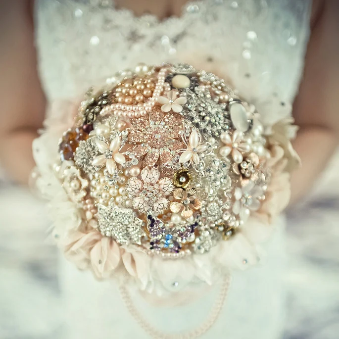 8 inch Retro Custom Champagne Gold Brooch Bouquet Bridal bride's Crystal Pearls Jewelry Bouquet vintage golden Wedding decor
8 inch Retro Custom Champagne Gold Brooch Bouquet Bridal bride's Crystal Pearls Jewelry Bouquet vintage golden Wedding decor