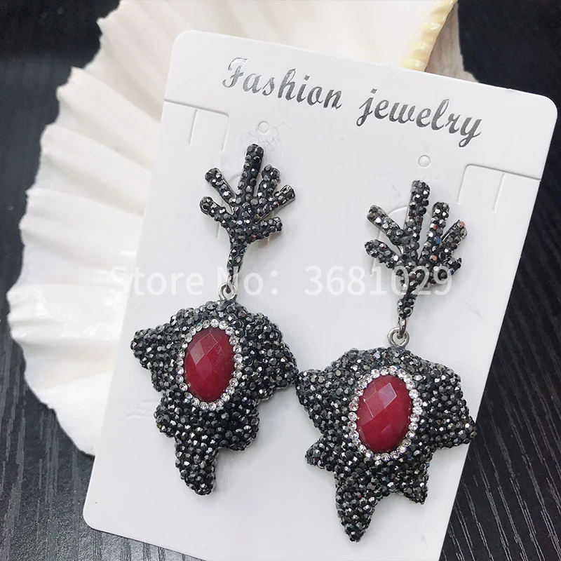 European and American fashion exaggerated quartz red treasure jewelry earrings retro simple personality jewelry
European and American fashion exaggerated quartz red treasure jewelry earrings retro simple personality jewelry