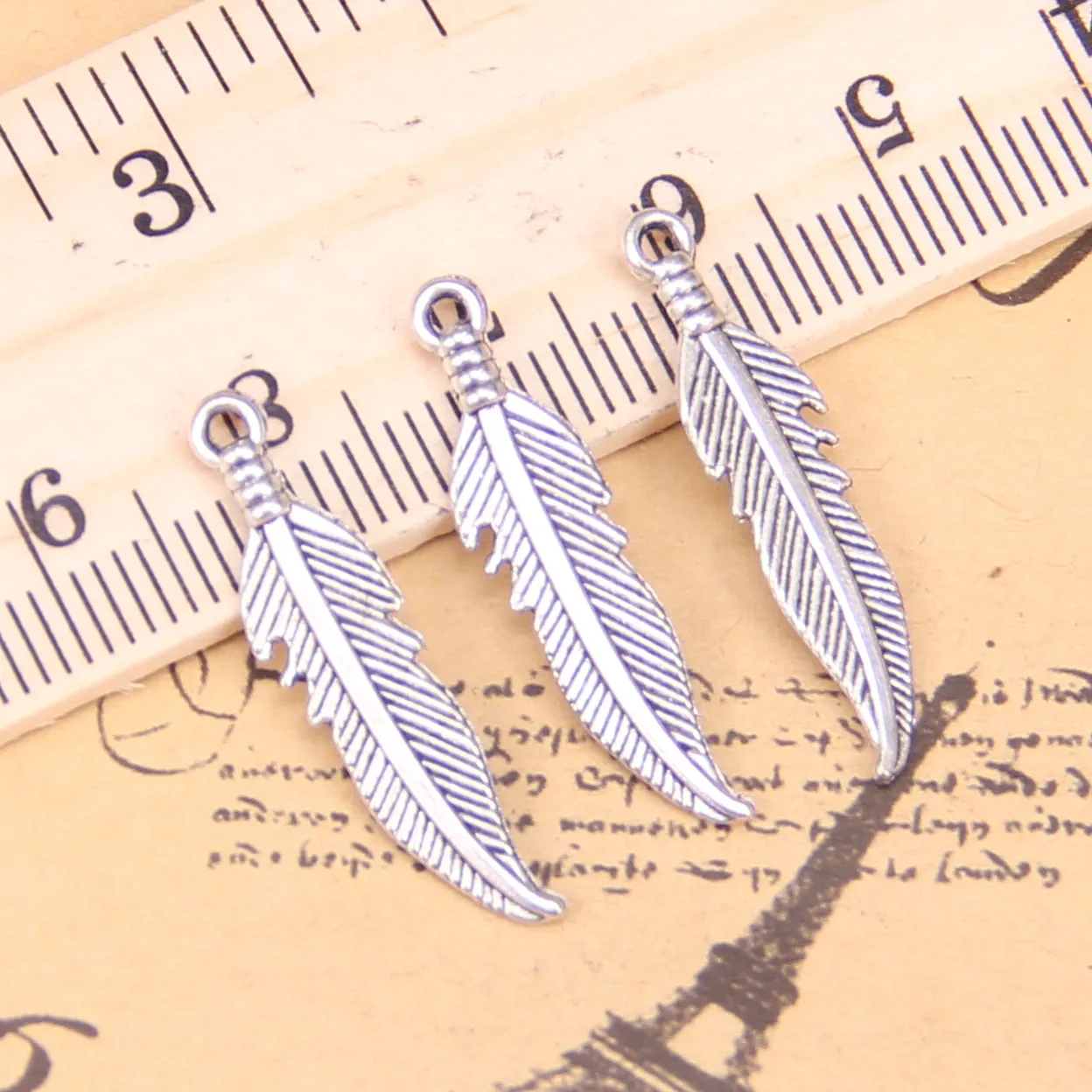 162pcs Charms For Jewelry Making double sided feather 27x7mm Antique Silver Plated Pendants DIY Tibetan Silver Bracelet Necklace
162pcs Charms For Jewelry Making double sided feather 27x7mm Antique Silver Plated Pendants DIY Tibetan Silver Bracelet Necklace