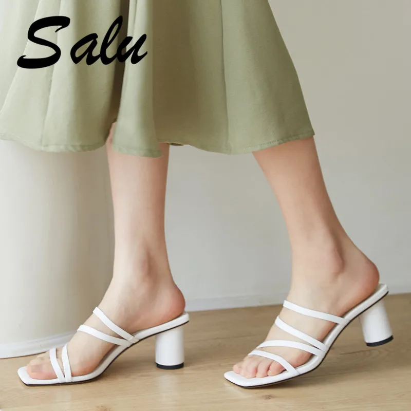 Salu 2020 Fashion Colorful Heel Sandals High Quality Hemp Handmade Fashion Lady Shoes Woman Square Toe Sandals
Salu 2020 Fashion Colorful Heel Sandals High Quality Hemp Handmade Fashion Lady Shoes Woman Square Toe Sandals