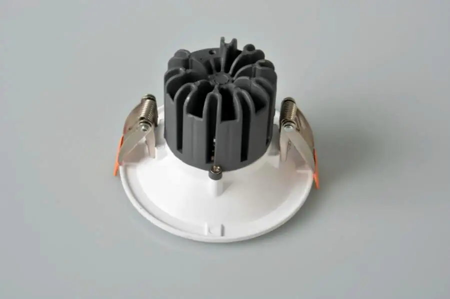 Wholesale Black +white shell Dimmable LED COB Downlight 7W 10W 12W AC110V/AC220V-240V LED Ceiling Down Lights Free shipping
Wholesale Black +white shell Dimmable LED COB Downlight 7W 10W 12W AC110V/AC220V-240V LED Ceiling Down Lights Free shipping