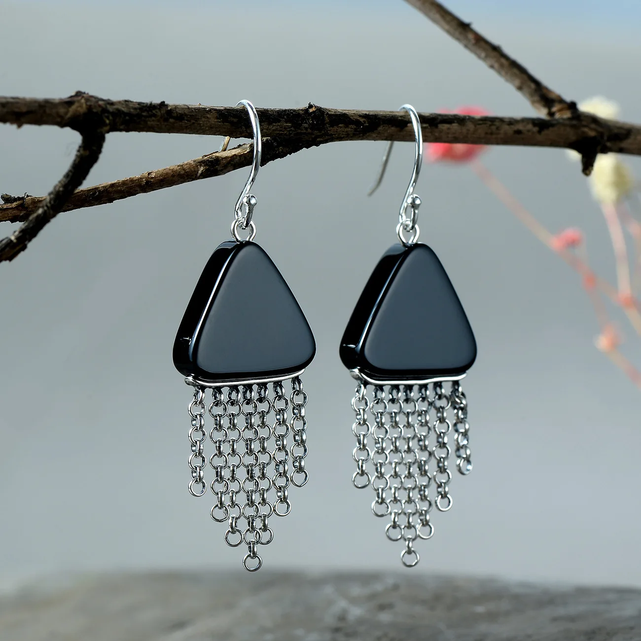 S925 Silver Earring personalized retro wind triangle Black Agate tassel earphone female long silver fashion earrings
S925 Silver Earring personalized retro wind triangle Black Agate tassel earphone female long silver fashion earrings