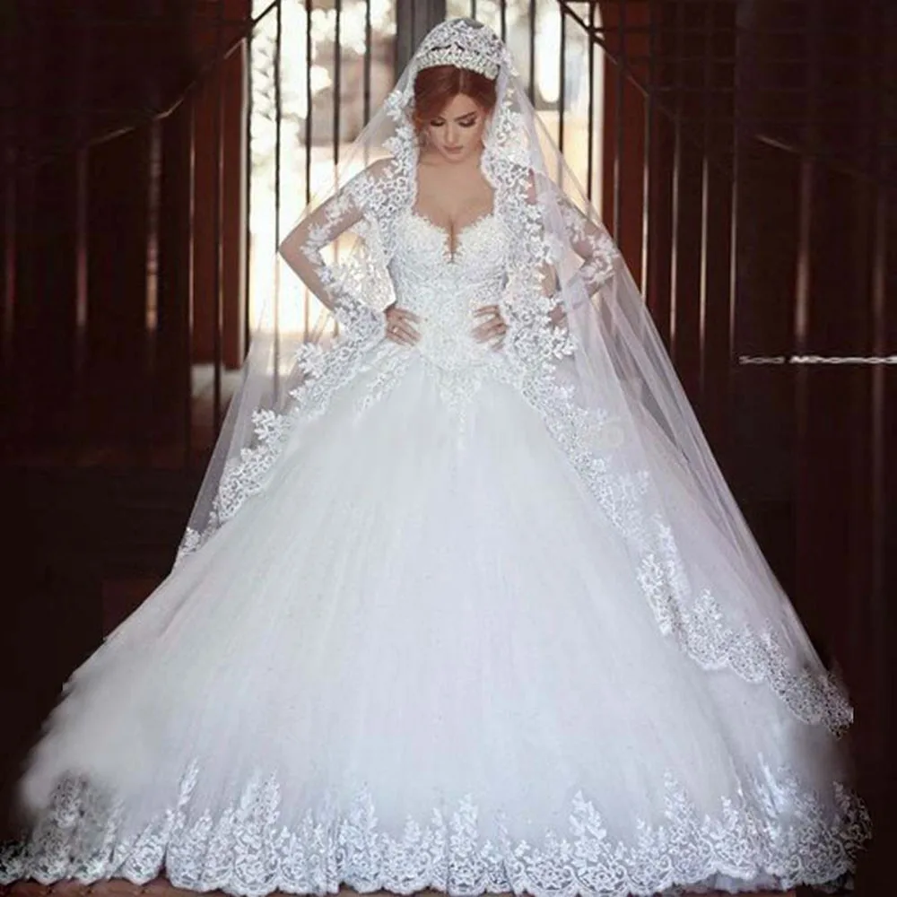 Elegant Princess V-neck Wedding Dress Long Sleeves Lace Appliques Celebrity Ball Gown
Elegant Princess V-neck Wedding Dress Long Sleeves Lace Appliques Celebrity Ball Gown