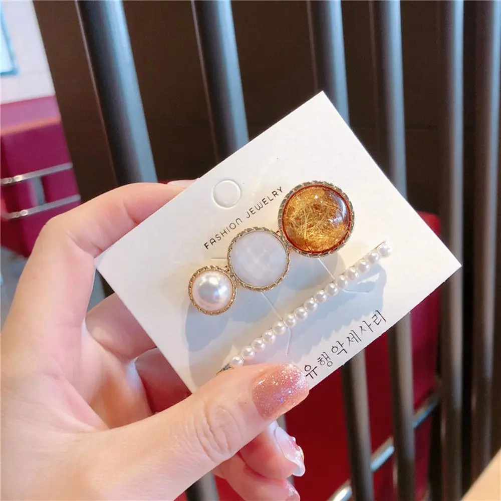 2PCS Geometric Transparent Round Ball Hair Clips Acrylic Metal Imitated-pearl Hairpins Hair Accessories for Women Barrettes
2PCS Geometric Transparent Round Ball Hair Clips Acrylic Metal Imitated-pearl Hairpins Hair Accessories for Women Barrettes