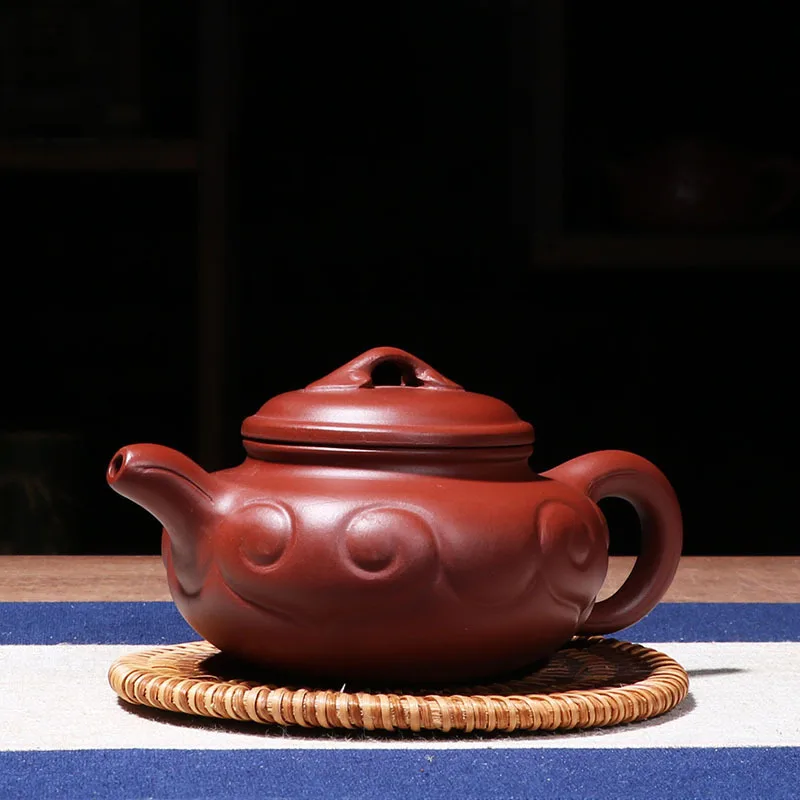 Ore dahongpao archaize ruyi recommended tea pot issuing gift custom package business selling handmade pot
Ore dahongpao archaize ruyi recommended tea pot issuing gift custom package business selling handmade pot