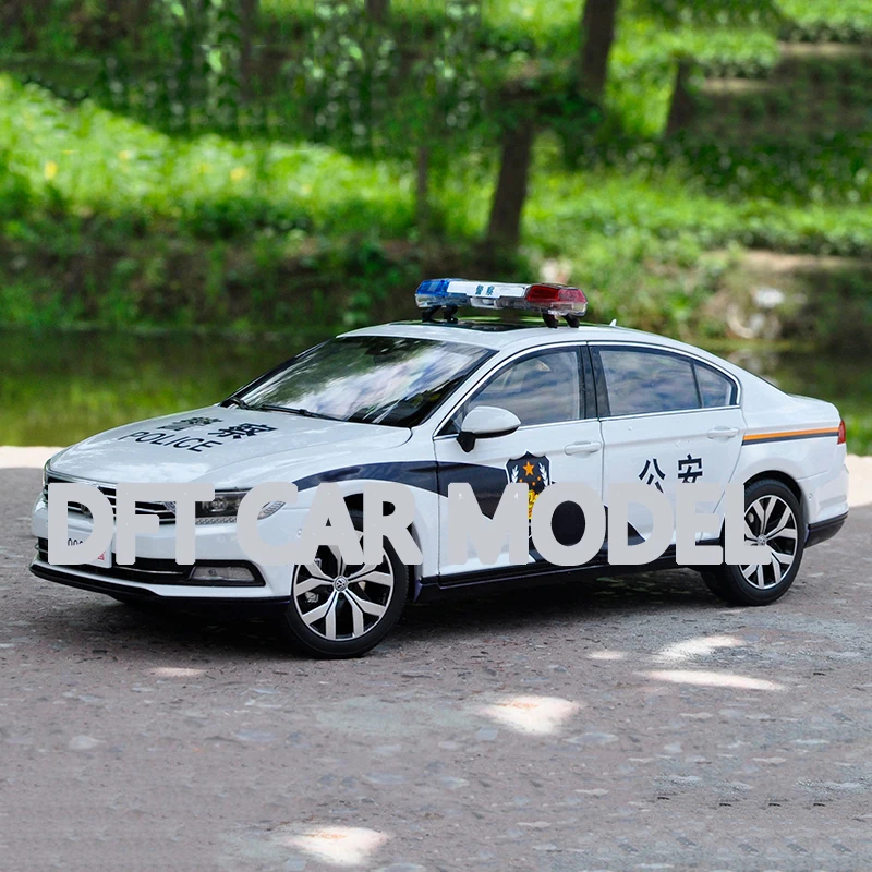 1:18 Игрушечная модель B8 из сплава полицейская детских игрушечных автомобилей