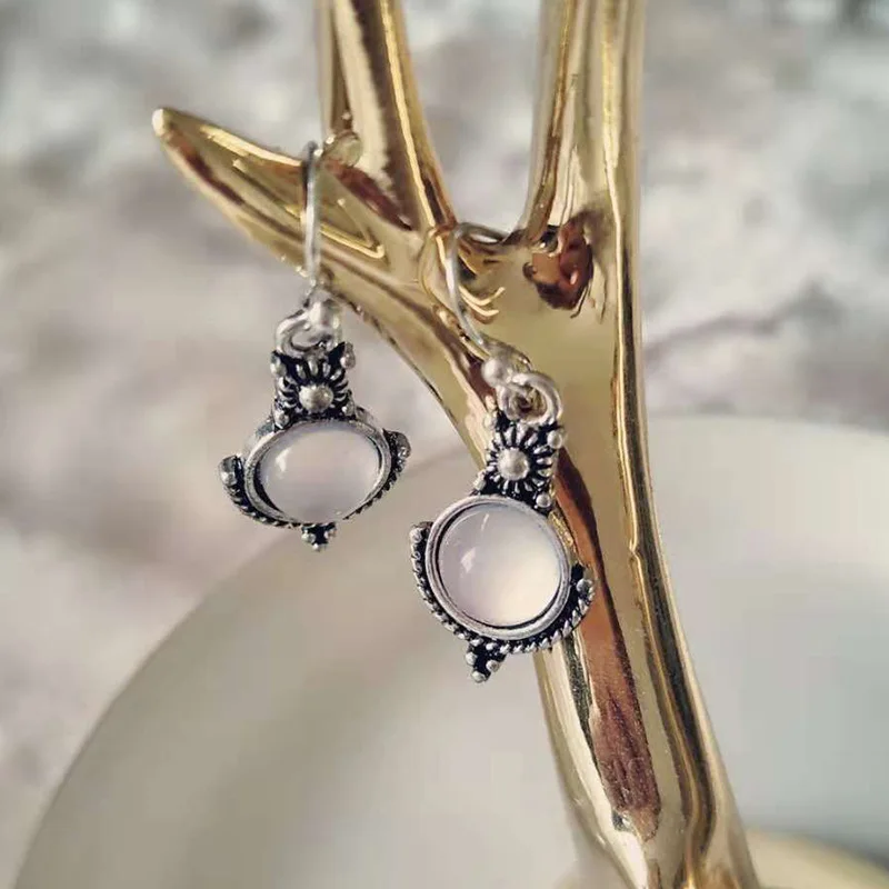 Wholesale Vintage Ethnic Bohemia Dangle Drop Moonstone Earrings For Women Tibetan Silver Earring Fashion Jewelry Party Gifts
Wholesale Vintage Ethnic Bohemia Dangle Drop Moonstone Earrings For Women Tibetan Silver Earring Fashion Jewelry Party Gifts