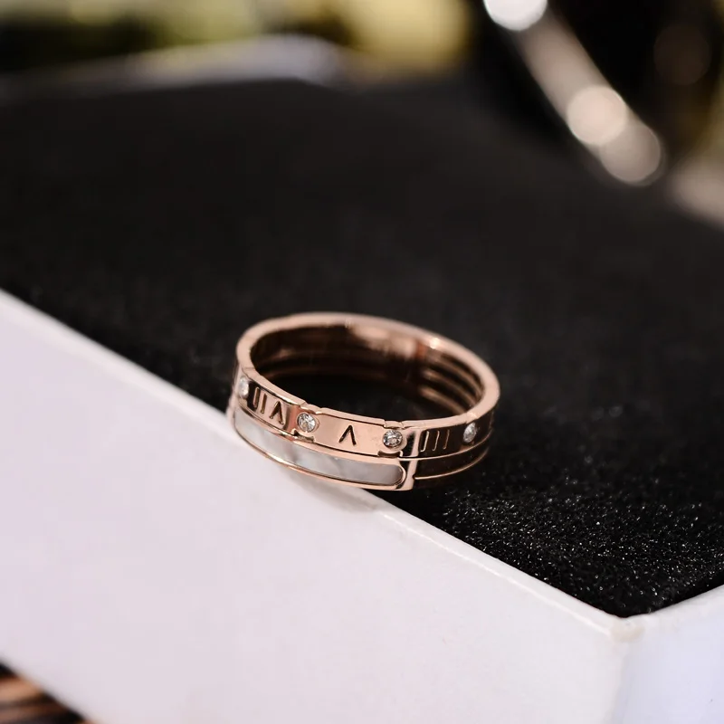 YUN RUO 2018 New Arrivals Fashion Roman Numerals Shell Rings Rose Gold Color Woman Gift Party Titanium Steel Jewelry Not Fade
YUN RUO 2018 New Arrivals Fashion Roman Numerals Shell Rings Rose Gold Color Woman Gift Party Titanium Steel Jewelry Not Fade