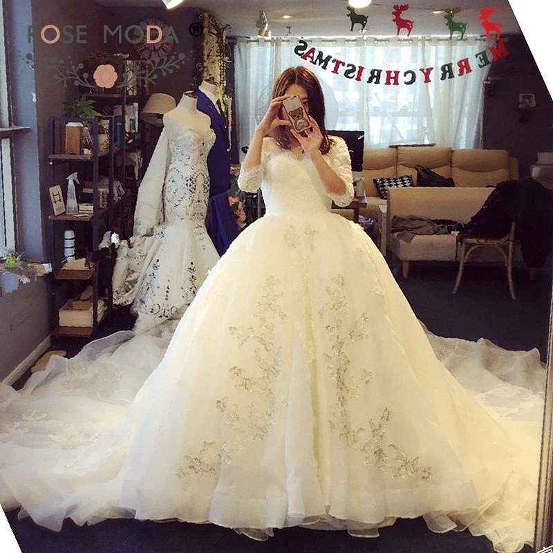 Rose Moda Luxury Long Sleeves Princess Wedding Dress 2019 Chantilly Lace Bridal Dress with Long Train
Rose Moda Luxury Long Sleeves Princess Wedding Dress 2019 Chantilly Lace Bridal Dress with Long Train