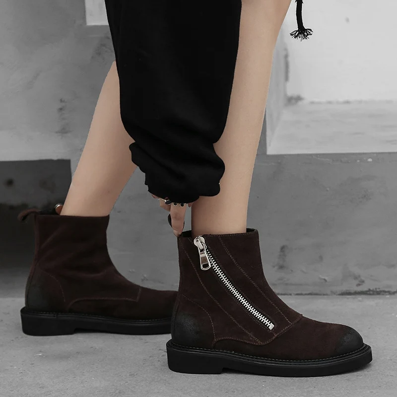 REAVE CAT Winter shoes women Ankle Boots zipper Botas feminino mujer flat boots Cow suede Solid Round toe Plus size 34-43 A1393
REAVE CAT Winter shoes women Ankle Boots zipper Botas feminino mujer flat boots Cow suede Solid Round toe Plus size 34-43 A1393