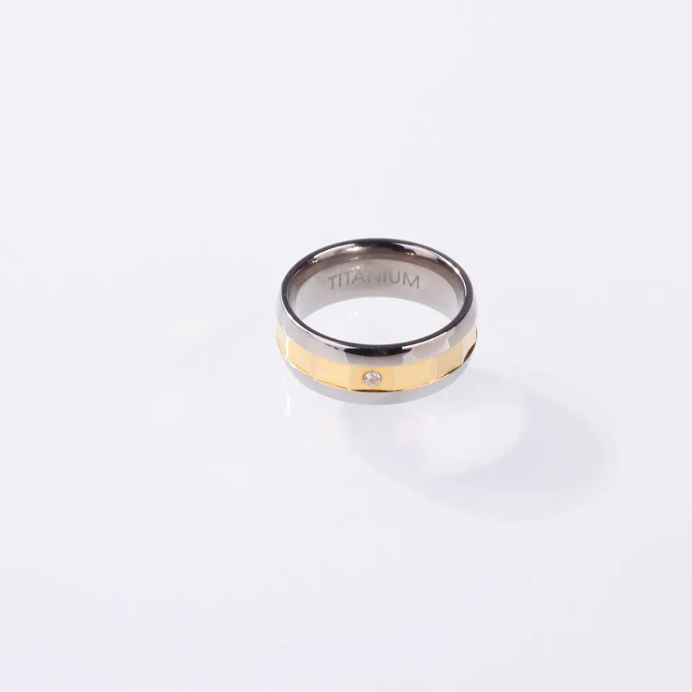 SoulMen Gold Color Surface Center With 5A Cubic Zirconia Pure Titanium Rings Comfort For Women Men Wedding Party Alliance
SoulMen Gold Color Surface Center With 5A Cubic Zirconia Pure Titanium Rings Comfort For Women Men Wedding Party Alliance