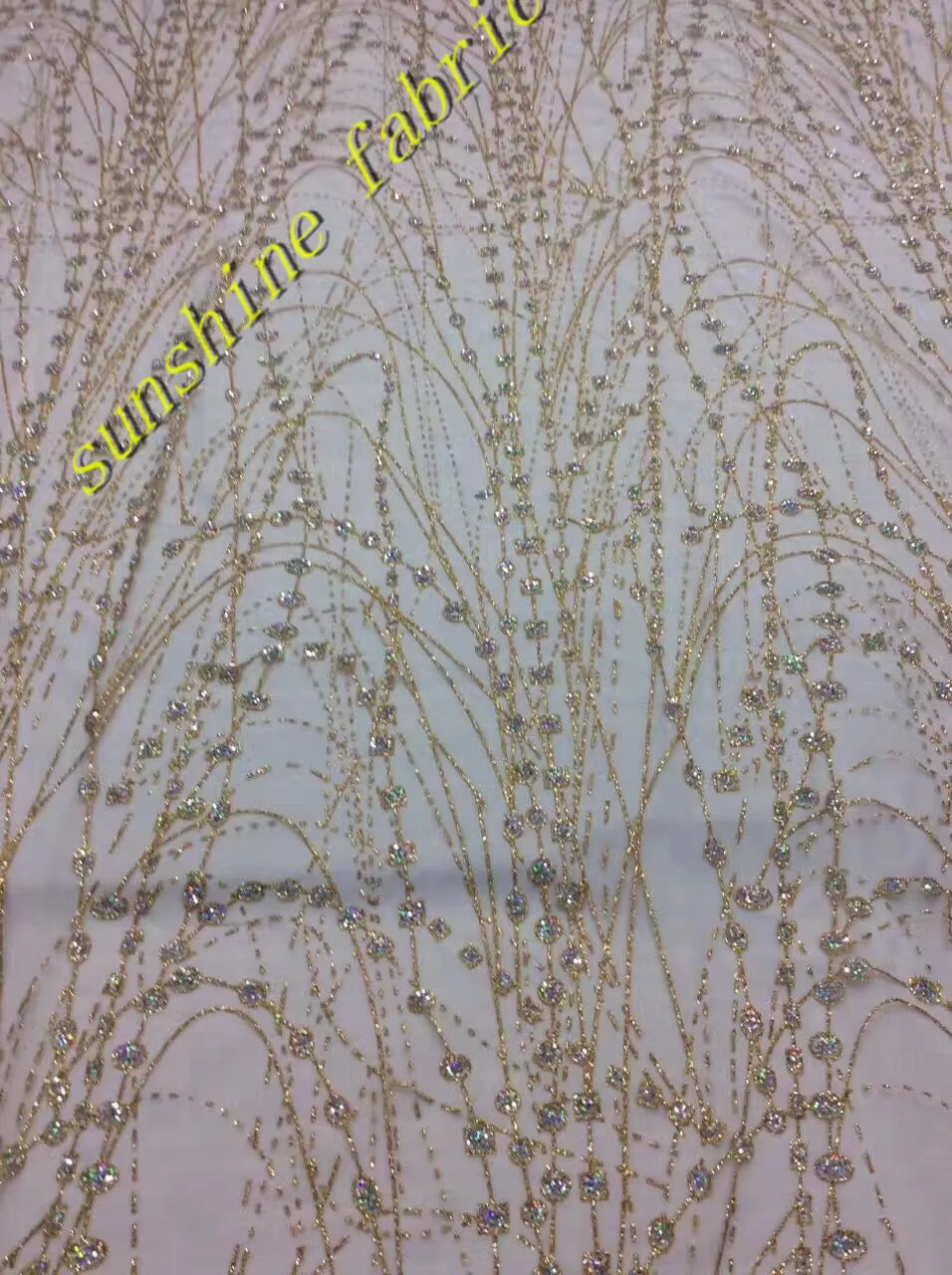 Блестящие серебристые и золотистые блестки, приклеенные без вышивки, африканская Тюлевая сетчатая ткань для свадебного платья/вечернего п...
Блестящие серебристые и золотистые блестки, приклеенные без вышивки, африканская Тюлевая сетчатая ткань для свадебного платья/вечернего п...