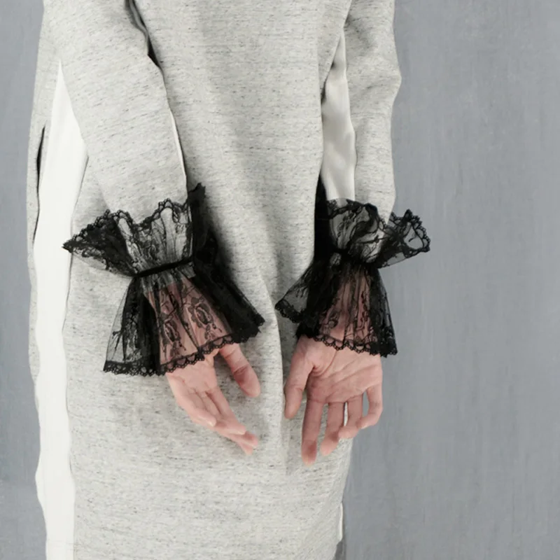 Decorated Cuffs Pearl Arts hollow organ fake cuffs decorative sleeves exaggerated white baseball shirt POLO fake cuff warm wrist
Decorated Cuffs Pearl Arts hollow organ fake cuffs decorative sleeves exaggerated white baseball shirt POLO fake cuff warm wrist