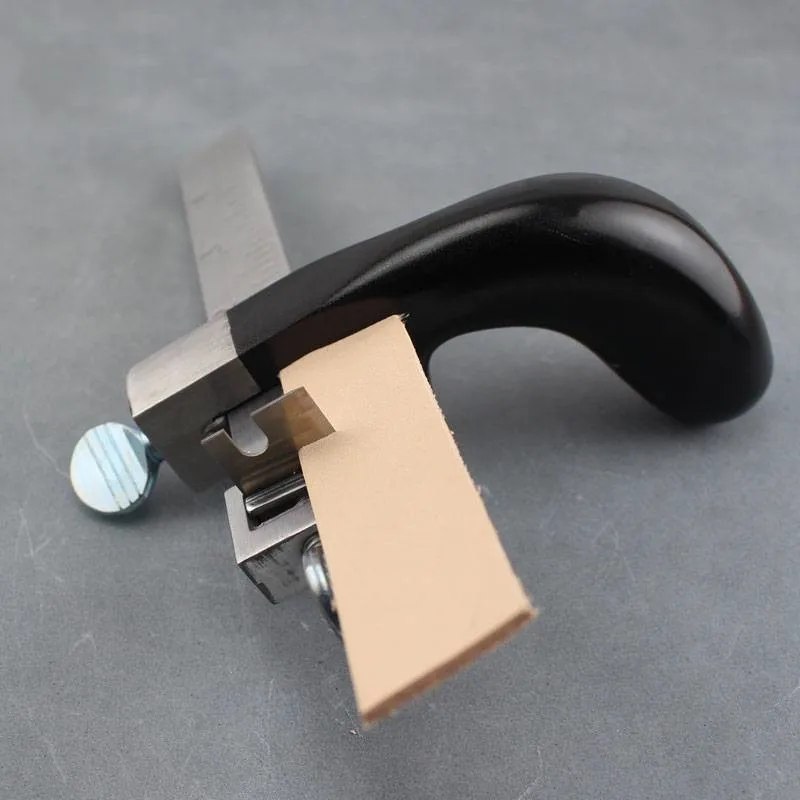 Professional Leather Strap Cutter Draw Gauge Leathercraft Strip Belt Hand Cutting Tool DIY Cutting Leather Tools
Professional Leather Strap Cutter Draw Gauge Leathercraft Strip Belt Hand Cutting Tool DIY Cutting Leather Tools