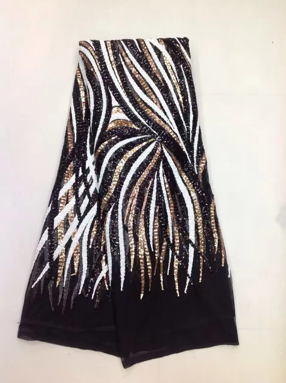 Hot French Nigerian Sequins Net Lace, African Tulle Mesh Lace Fabric High Quality For Party Wedding Dress 5yards/lot LJ8951
Hot French Nigerian Sequins Net Lace, African Tulle Mesh Lace Fabric High Quality For Party Wedding Dress 5yards/lot LJ8951