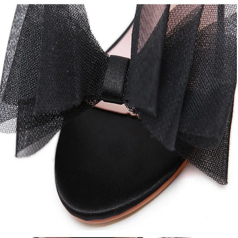 European and American fashion sexy large bow-tie women's shoes with single-button mesh satin sandals
European and American fashion sexy large bow-tie women's shoes with single-button mesh satin sandals