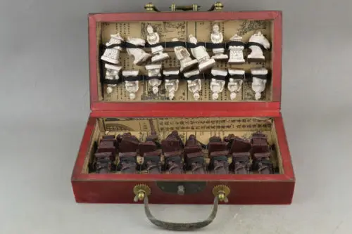 Elaborate Chinese classical decorative wood wonderful Terra-Cotta Warriors statues chess box
Elaborate Chinese classical decorative wood wonderful Terra-Cotta Warriors statues chess box