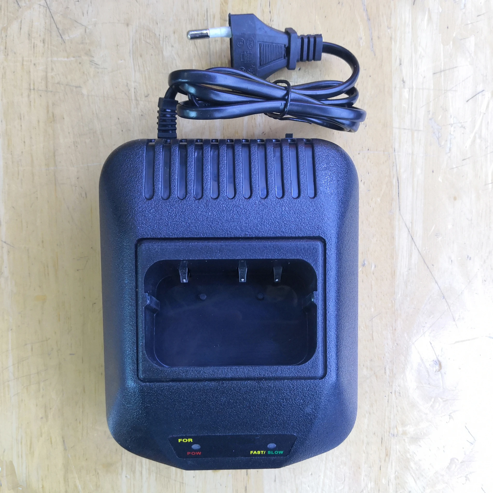 NI-MH battery charger for Kenwood TK-3207/2207/3207G/2207G etc walkie talkie for KNB-29N battery only 220V
NI-MH battery charger for Kenwood TK-3207/2207/3207G/2207G etc walkie talkie for KNB-29N battery only 220V