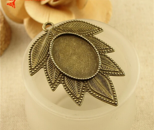A3568 25pcs/bag size fitting 25*18mm colour bronze maple leaf Antique diy pendant Jewelry findings for chain accessories
A3568 25pcs/bag size fitting 25*18mm colour bronze maple leaf Antique diy pendant Jewelry findings for chain accessories