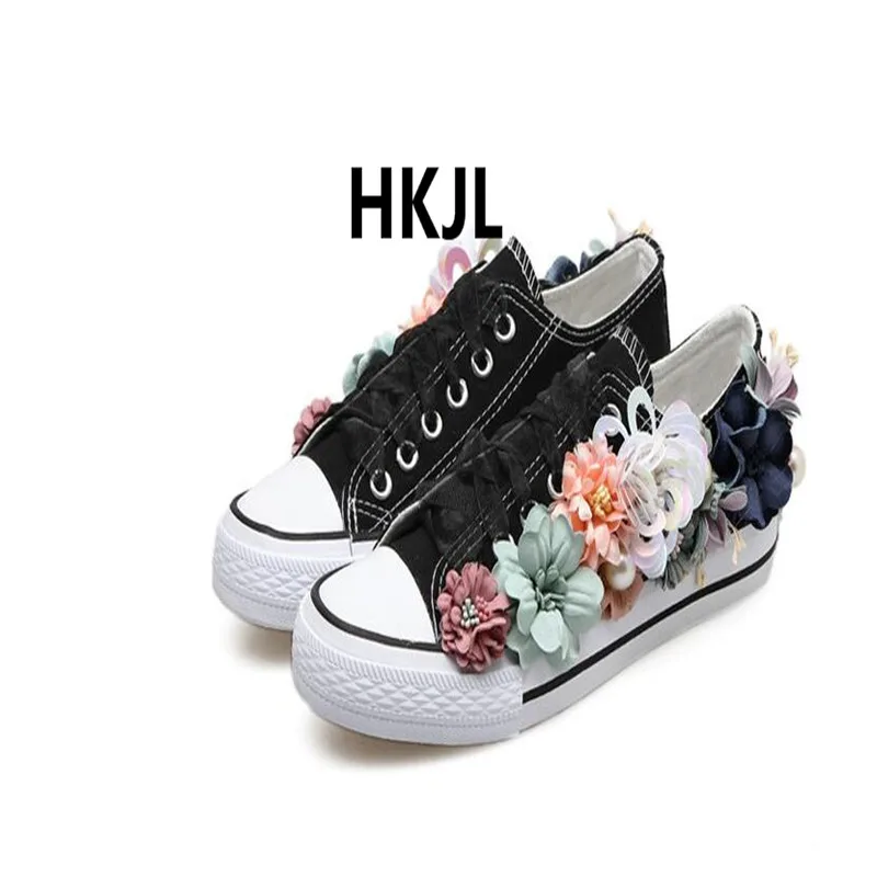 2019HKJL spring new wild handmade flower lace round head casual shoes flat low to help women canvas shoes large size
2019HKJL spring new wild handmade flower lace round head casual shoes flat low to help women canvas shoes large size