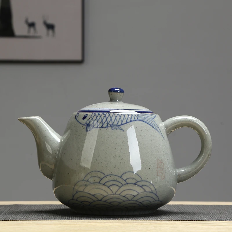 Ceramic handle type large teapot retro hand painted blue and white porcelain high temperature tea pot hotel restaurant pot 900ml
Ceramic handle type large teapot retro hand painted blue and white porcelain high temperature tea pot hotel restaurant pot 900ml