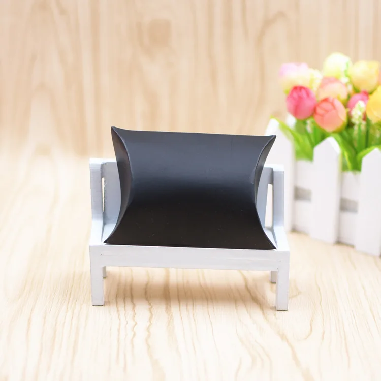 50pcs/lot New Pure Pillow Box Ribbon Bow Present Carton Pouch Kraft Paper Bag Gift Boxes Wedding Party Supply Customize
50pcs/lot New Pure Pillow Box Ribbon Bow Present Carton Pouch Kraft Paper Bag Gift Boxes Wedding Party Supply Customize