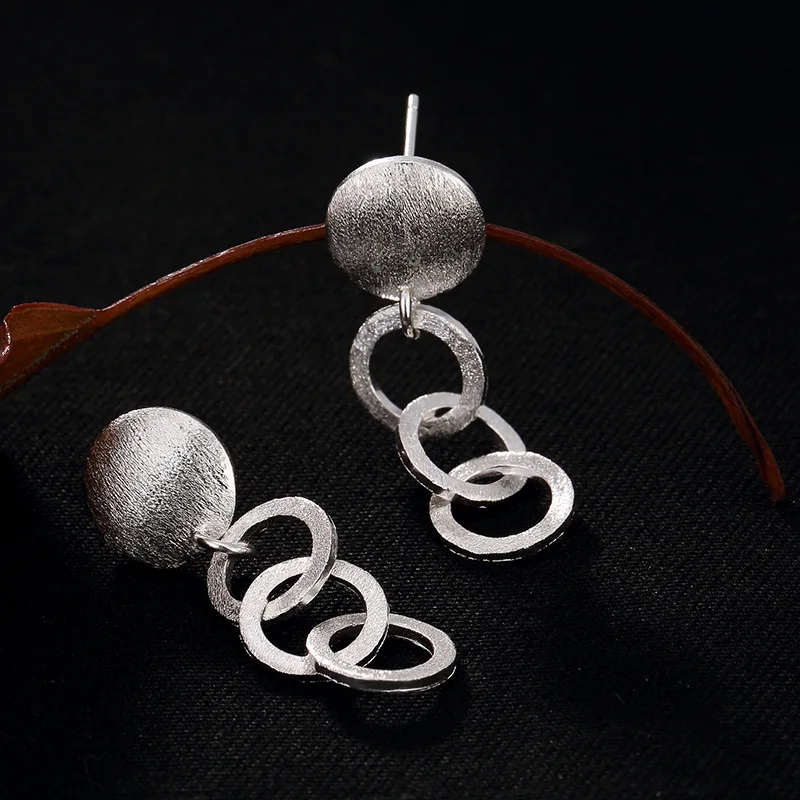 Серебряный Корейская версия, просто модно, проводной, гладкой, три ссылки, женские шпильки, серьги оптом.
Серебряный Корейская версия, просто модно, проводной, гладкой, три ссылки, женские шпильки, серьги оптом.