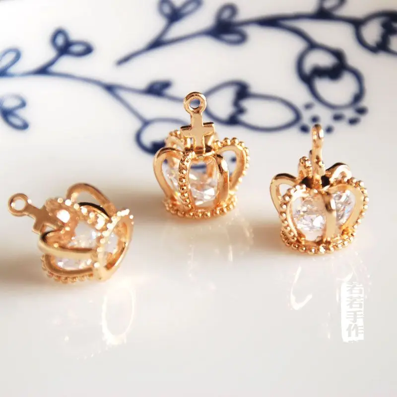 2 pcs/lot champagne gold color golden cz stone cubic zirconia embellished crown charms DIY jewelry making DIY for women
2 pcs/lot champagne gold color golden cz stone cubic zirconia embellished crown charms DIY jewelry making DIY for women