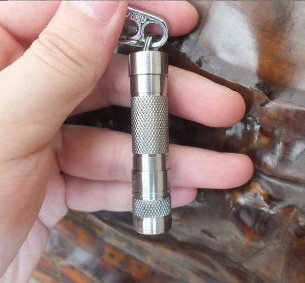 Ti V3 XP-G2 R5 Titanium Alloy LED Flashlight+ 1.5x6mm Tritium Tube Clip Mini Rechargerable LED Flashlight AAA With Tritium Vials
Ti V3 XP-G2 R5 Titanium Alloy LED Flashlight+ 1.5x6mm Tritium Tube Clip Mini Rechargerable LED Flashlight AAA With Tritium Vials