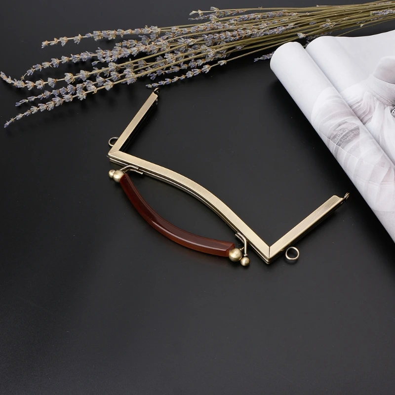New 1PC Bag Accessories Metal Frame Clasp Handle Lock For Sewing Coin Purse DIY 20.5cm Bronze/Light gold
New 1PC Bag Accessories Metal Frame Clasp Handle Lock For Sewing Coin Purse DIY 20.5cm Bronze/Light gold