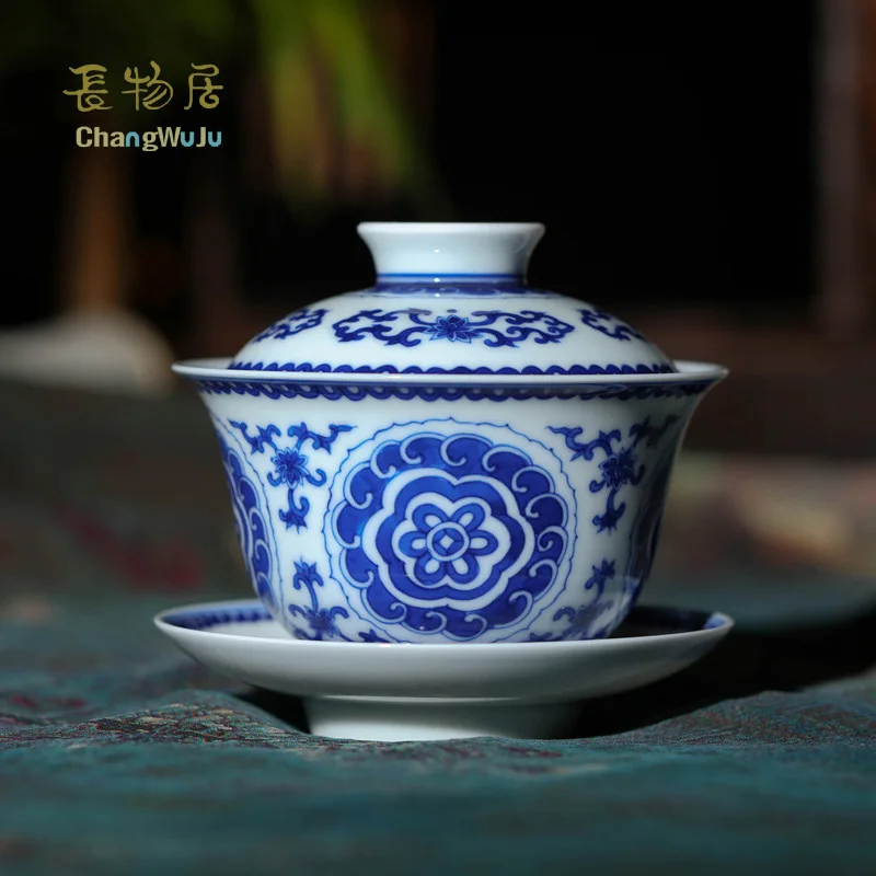 Changwuju in Jingdezhen Cups the big size hand painted blue and white Kung-Fu tea cup lid in archaistic design and technology
Changwuju in Jingdezhen Cups the big size hand painted blue and white Kung-Fu tea cup lid in archaistic design and technology